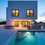 Kurnatari Villa *